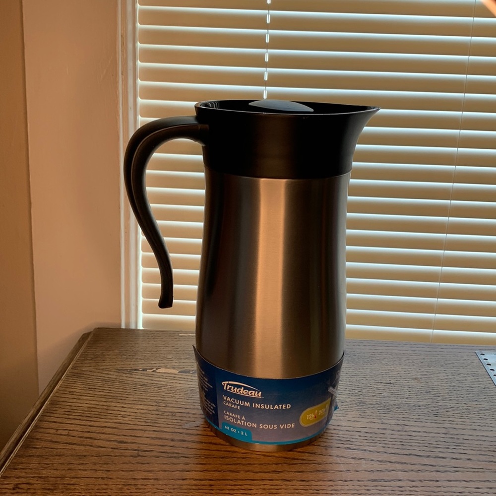 Trudeau Vacuum Insulated Carafe